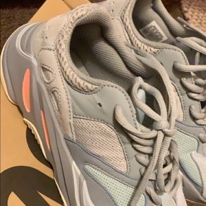 Yeezy size 6 !